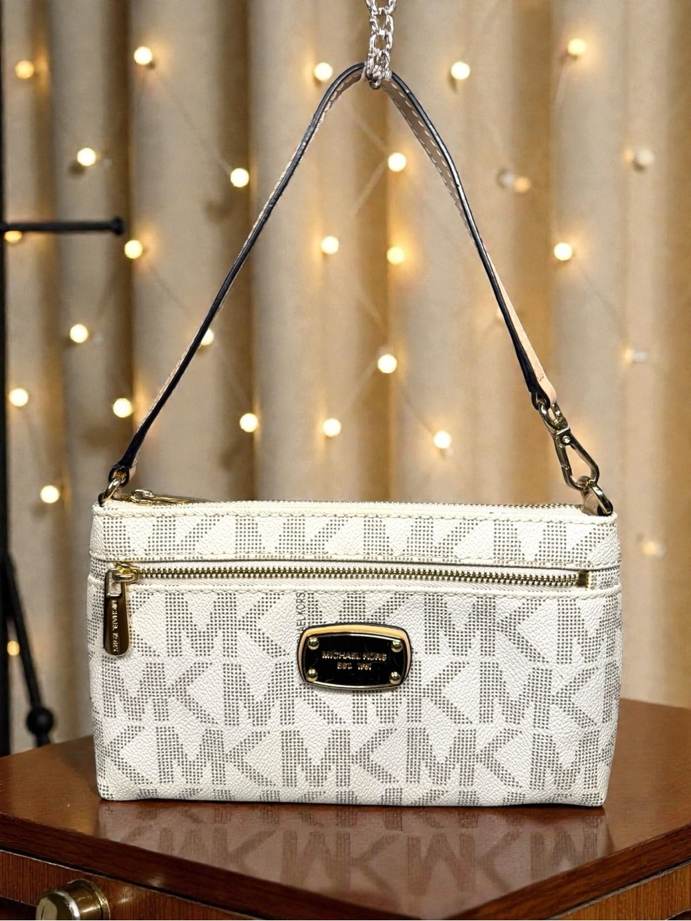 EUC ✨ Michael Kors Vanilla MK Signature Zip Wristlet Wallet Organizer Gold Zip